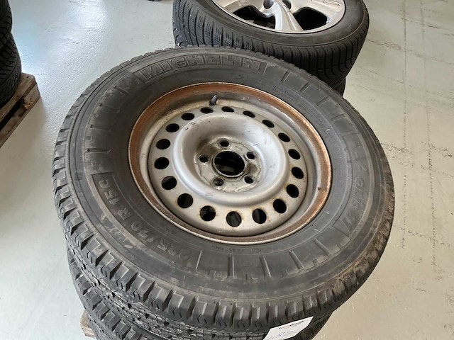 Michelin agilis 81 autoband (4x) - afbeelding 3 van  3