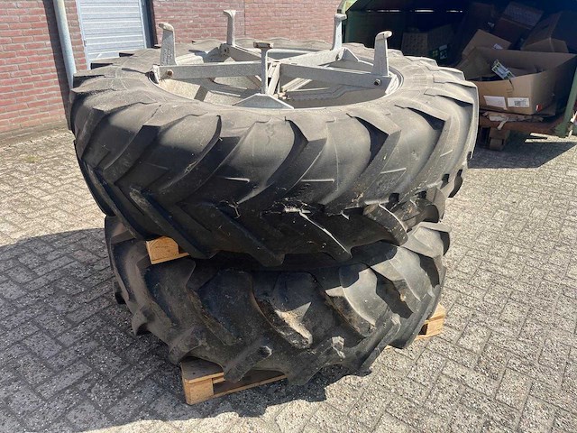 Michelin agribib 16.9 r38 dubbelluchtwielen met klemsysteem - afbeelding 2 van  5
