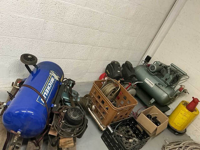 Michelin, airtask luchtcompressor (4x) - afbeelding 1 van  12