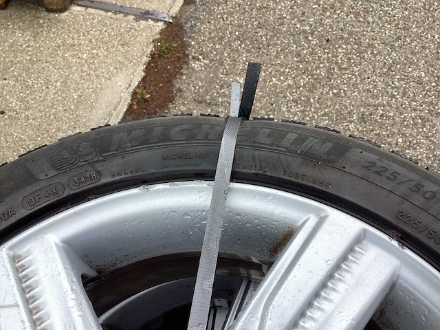 Michelin autoband met lichtmetalen velg - afbeelding 4 van  5