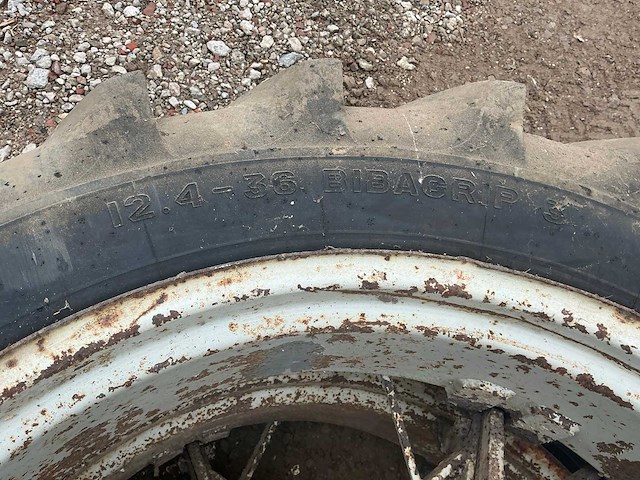 Michelin band en velg dubbel lucht 12.4-36 (2x) - afbeelding 6 van  7