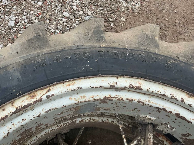 Michelin band en velg dubbel lucht 12.4-36 (2x) - afbeelding 6 van  7