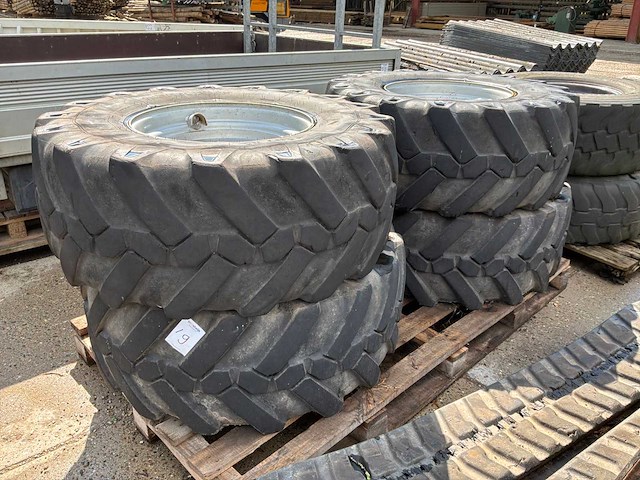 Michelin banden met velg - afbeelding 1 van  5