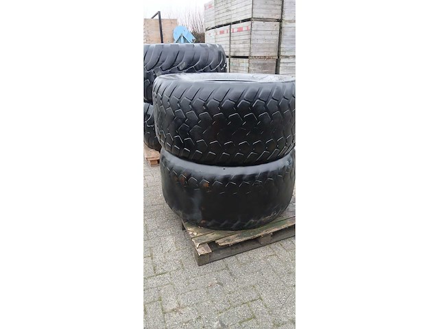 Michelin cargo x 750/45 r26.5 banden (2x) - afbeelding 2 van  3