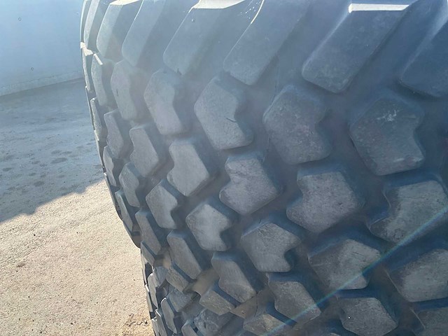 Michelin cargo x bib 600/60r30.5 band met velg - afbeelding 8 van  11