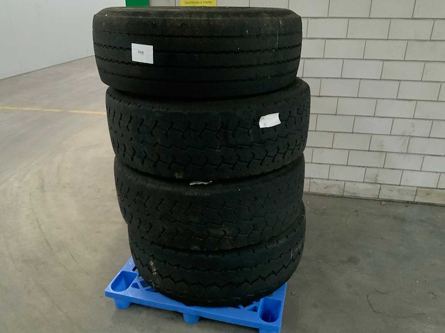 Michelin legerbanden (4x) - afbeelding 1 van  4