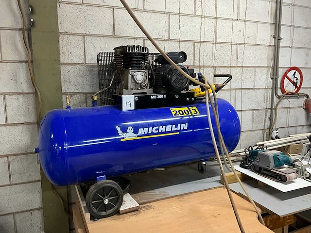 Michelin mb 200 b luchtcompressor - afbeelding 1 van  8