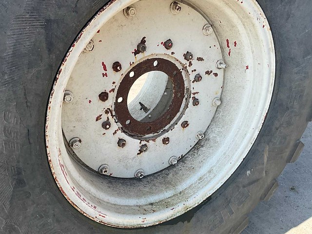 Michelin mega x bib 1050/50r32 band met velg - afbeelding 1 van  4
