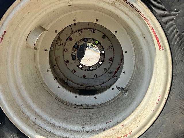Michelin mega x bib 1050/50r32 band met velg - afbeelding 4 van  4