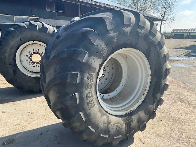 Michelin mega x bib 1050/50r32 band met velg - afbeelding 5 van  7