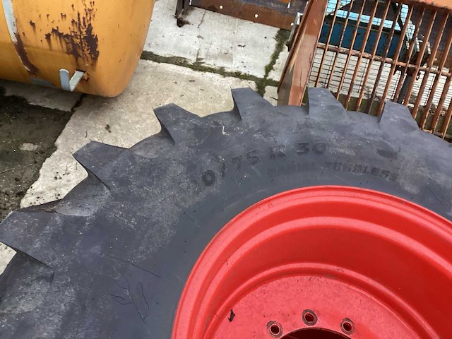 Michelin megabib landbouwband met velg - afbeelding 7 van  7