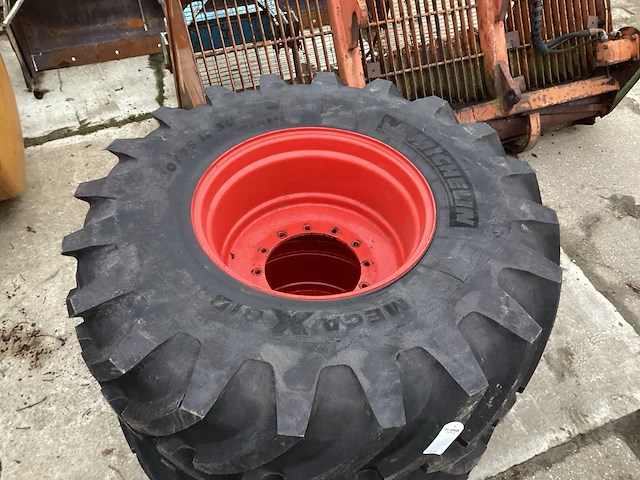 Michelin megabib landbouwband met velg - afbeelding 3 van  4