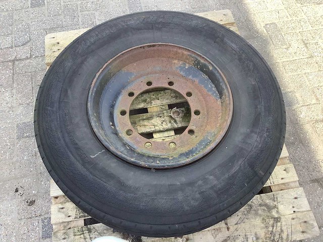 Michelin pilote xze1 295/80 r22.5 band met velg - afbeelding 2 van  4