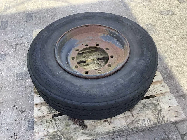 Michelin pilote xze1 295/80 r22.5 band met velg - afbeelding 1 van  4