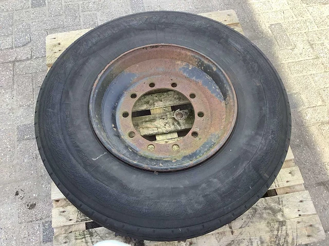 Michelin pilote xze1 295/80 r22.5 band met velg - afbeelding 2 van  4
