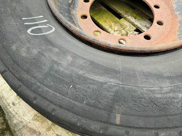 Michelin pilote xze1 295/80 r22.5 band met velg - afbeelding 4 van  4