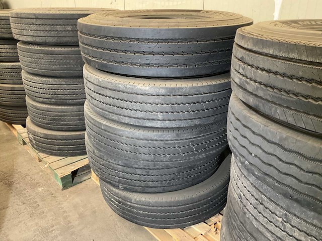 Michelin verschillende banden (5x) - afbeelding 1 van  3