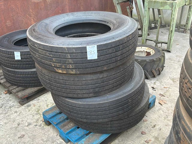 Michelin vrachtwagenband (4x) - afbeelding 1 van  4