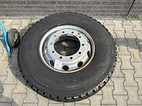 Michelin vrachtwagenband - afbeelding 2 van  4