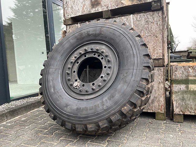 Michelin x 395/85 r20 bamd met velg (4x) - afbeelding 1 van  12