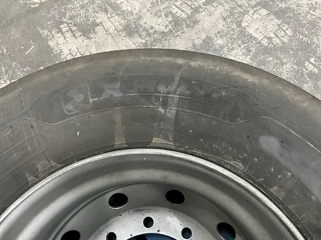 Michelin x-multi vrachtwagenband met velg - afbeelding 3 van  5