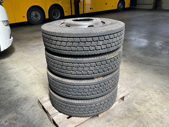 Michelin xda-ht vrachtwagen/bus band met velg - afbeelding 2 van  4