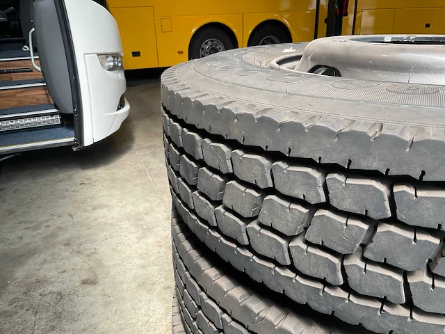 Michelin xda-ht vrachtwagen/bus band met velg - afbeelding 3 van  4