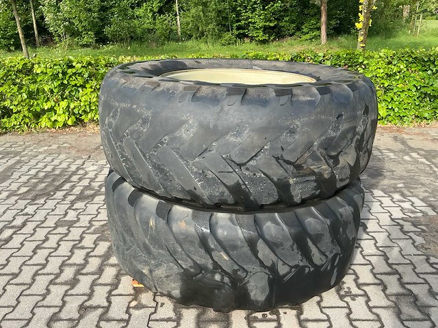 Michelin xm 108 tractorband met velg - afbeelding 1 van  5