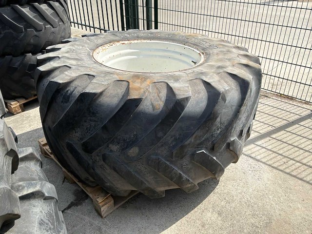 Michelin xm27 band met velg - afbeelding 2 van  4