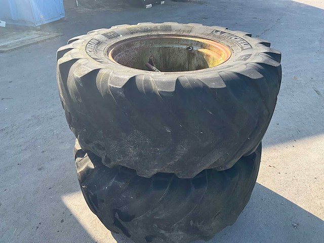 Michelin xmcl 460/70r24 band met velg - afbeelding 4 van  8