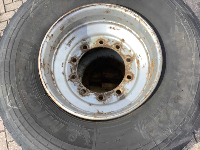 Michelin xzy3 425/65 r 22.5 band met velg (2x) - afbeelding 3 van  4