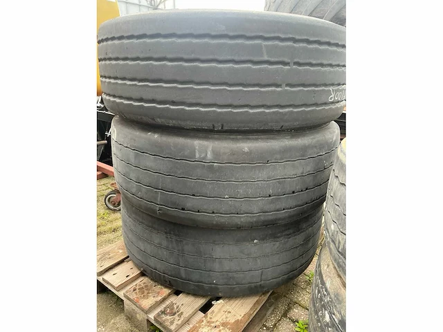 Michelin/hangkook band (3x) - afbeelding 2 van  4