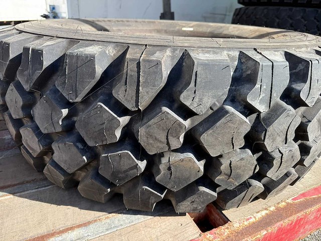 Michilin - xzl 395-85r20 - vrachtwagenband - afbeelding 1 van  5