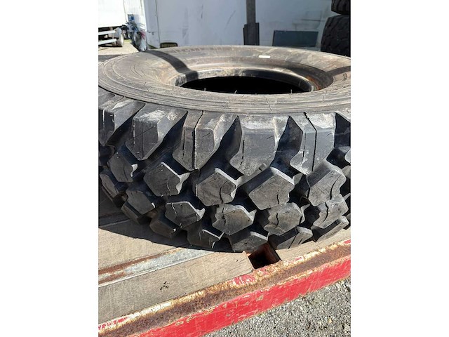 Michilin - xzl 395-85r20 - vrachtwagenband - afbeelding 2 van  5