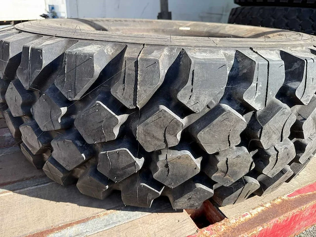 Michilin - xzl 395-85r20 - vrachtwagenband - afbeelding 1 van  5