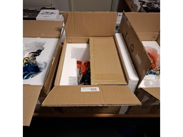 Mickey mouse knock-out! pop art beeld - afbeelding 8 van  8