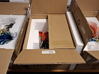 Mickey mouse knock-out! pop art beeld - afbeelding 8 van  8