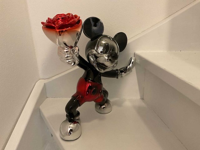 Mickey mouse sculptuur - afbeelding 1 van  4