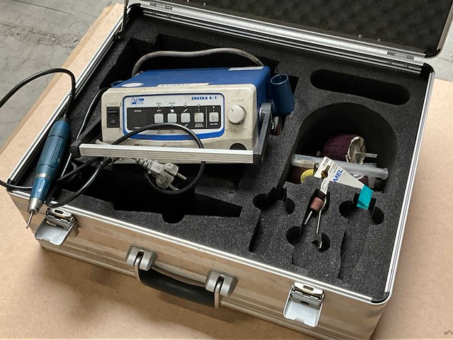 Micro polijstmachine en beugelmicrometers - afbeelding 2 van  5