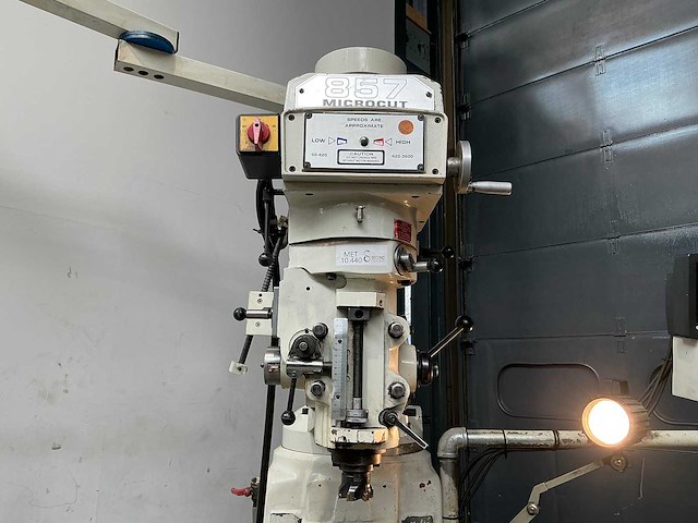 Microcut - 2002 - 857 ii - kniefreesmachine - afbeelding 11 van  14