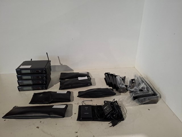 Microfoonset, shure, 4x slx4 met beltpack, 1x handheld en accesoires - afbeelding 1 van  7