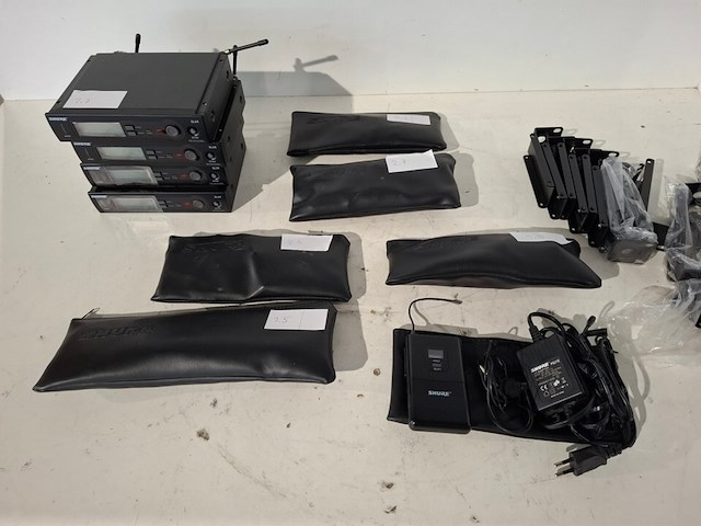 Microfoonset, shure, 4x slx4 met beltpack, 1x handheld en accesoires - afbeelding 4 van  7