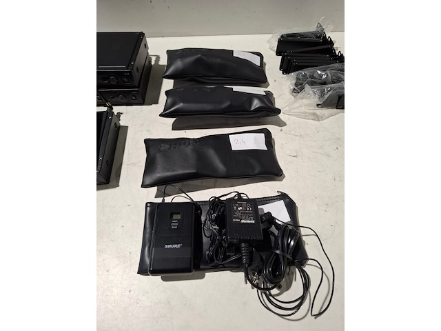 Microfoonset, shure, 4x slx4 met beltpack en accesoires - afbeelding 5 van  9
