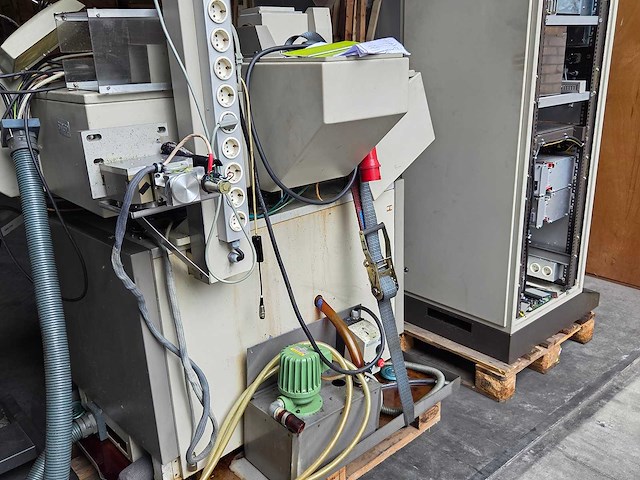 Micromatic - 1985 - 632 - cnc micro draaibank - afbeelding 24 van  28