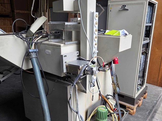 Micromatic - 1985 - 632 - cnc micro draaibank - afbeelding 26 van  28