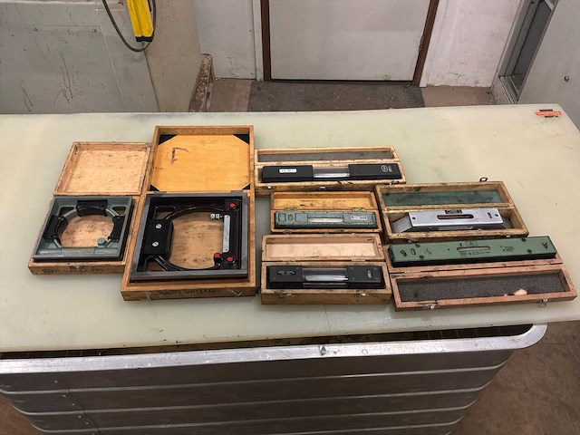 Micrometer met waterpas (7x) - afbeelding 1 van  4