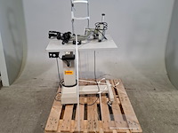 Microscoop op werktafel, o.a. hal tronic