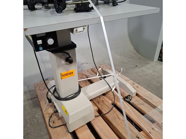 Microscoop op werktafel, o.a. hal tronic - afbeelding 13 van  16