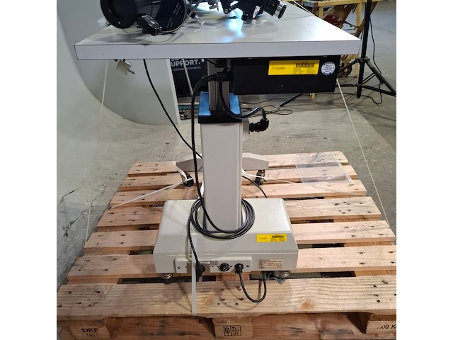 Microscoop op werktafel, o.a. hal tronic - afbeelding 15 van  16