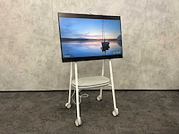 Microsoft - 50" surface hub op steelcase statief